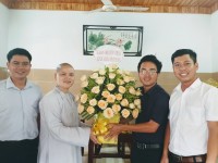 Thường trực Thị Đoàn- Hội LHTN Việt Nam thị xã chúc mừng Đại lễ Phật Đản