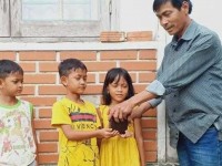 Hành động đẹp của 3 học sinh nhỏ tuổi Quảng Nam