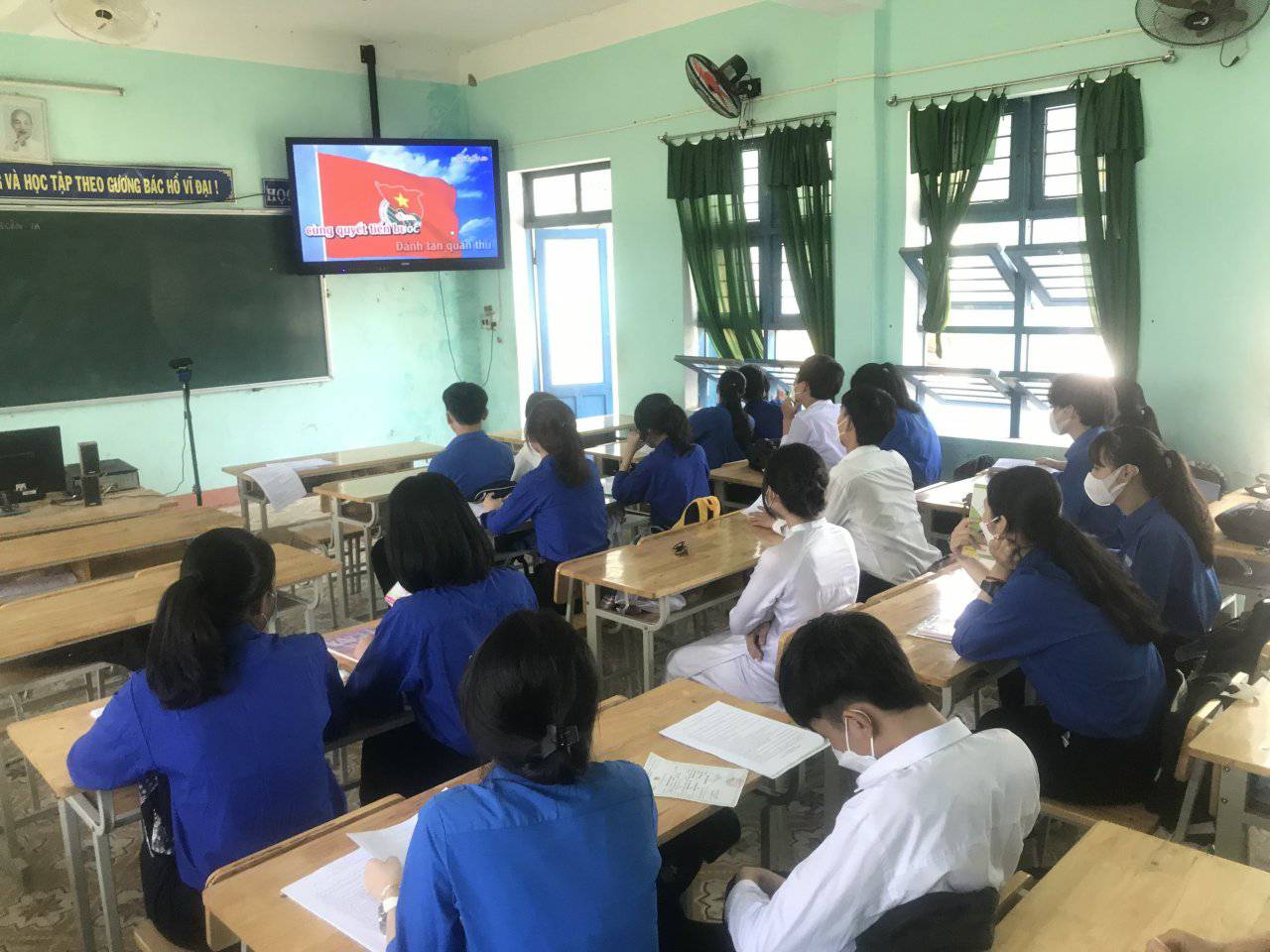 CLB lý luận trẻ trường THPT Nguyễn Khuyến sinh hoạt tháng 3