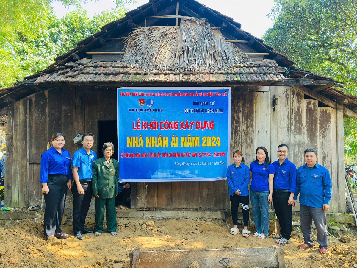 Xây dựng nhà nhân ái cho gia đình chính sách huyện Đông GIang kết nghĩa